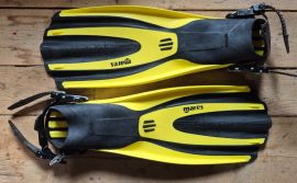 Wetsuits Palmes Masques Gants Ceintures