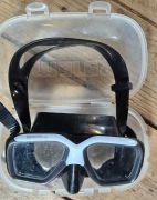 Wetsuits Palmes Masques Gants Ceintures