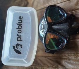 Wetsuits Palmes Masques Gants Ceintures