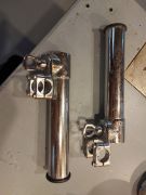 Deux supports de canne à pêche 