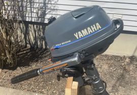 *** Hors-bord '' YAMAHA ''  4 hp, 4 temps , comme neuf ***
