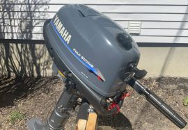 *** Hors-bord '' YAMAHA ''  4 hp, 4 temps , comme neuf ***