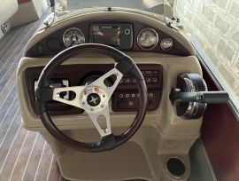 Superbe Ponton Berkshire 3 quilles, 23 pieds, 2016