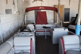 Superbe Ponton Berkshire 3 quilles, 23 pieds, 2016
