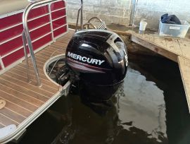 Superbe Ponton Berkshire 3 quilles, 23 pieds, 2016