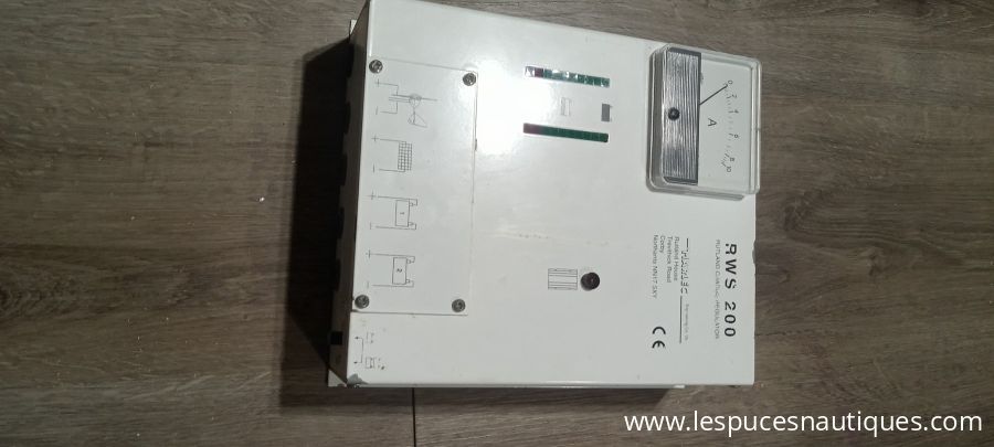 Régulateur de charge solaire et éolien