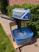 Moteur hors bord Nissan, 5 HP, 2 temps, pied court.