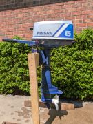 Moteur hors bord Nissan, 5 HP, 2 temps, pied court.
