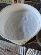 Pièce de fibres de verre et colorant a fibre de verre 