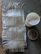 Pièce de fibres de verre et colorant a fibre de verre 