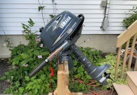 *** Hors-bord '' YAMAHA ''  4 hp, 4 temps , comme neuf ***
