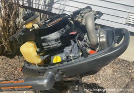 *** Hors-bord '' YAMAHA ''  4 hp, 4 temps , comme neuf ***