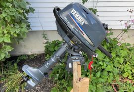 *** Hors-bord '' YAMAHA ''  4 hp, 4 temps , comme neuf ***