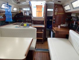 Hunter 434 , 34 ft, 1983, Nauty Girl (ex Reva II) - TAXES CANADIENNES PAYÉES
