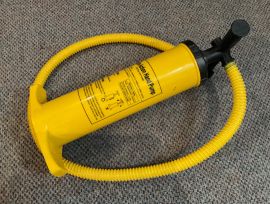 Pompe à double action pour pneumatique